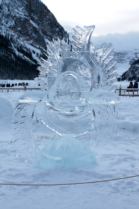 פסל בפסטיבל הקרח של לייק לואיז